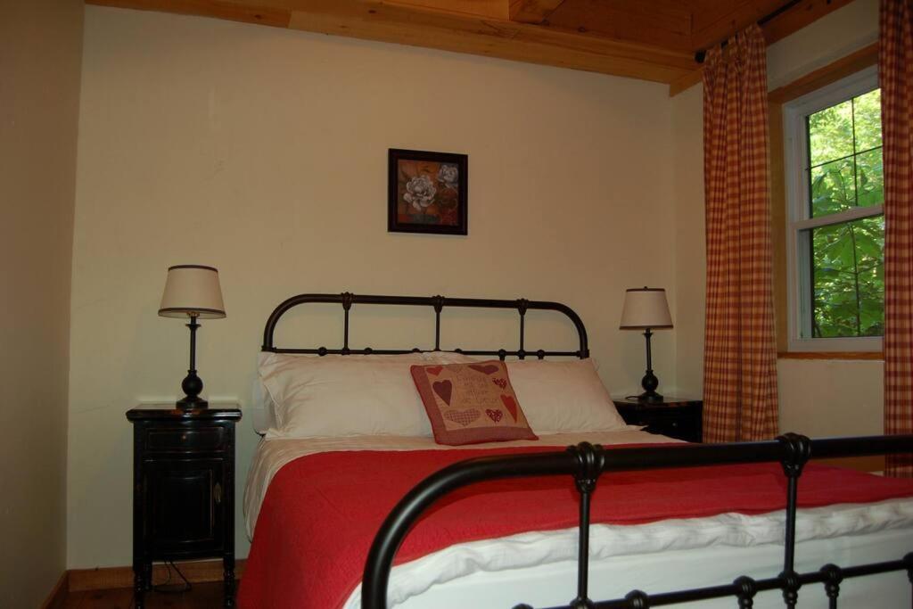 Quiet, Cozy And Comfortable Chalet Val-des-Lacs Exterior photo